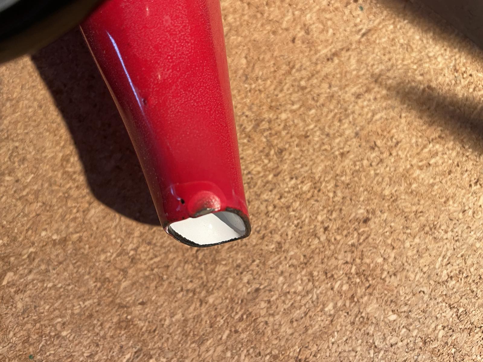 Emajliran čajnik Polka dot v RDEČI barvi 1L Isabelle Rose - OKRUŠEN - slika 2