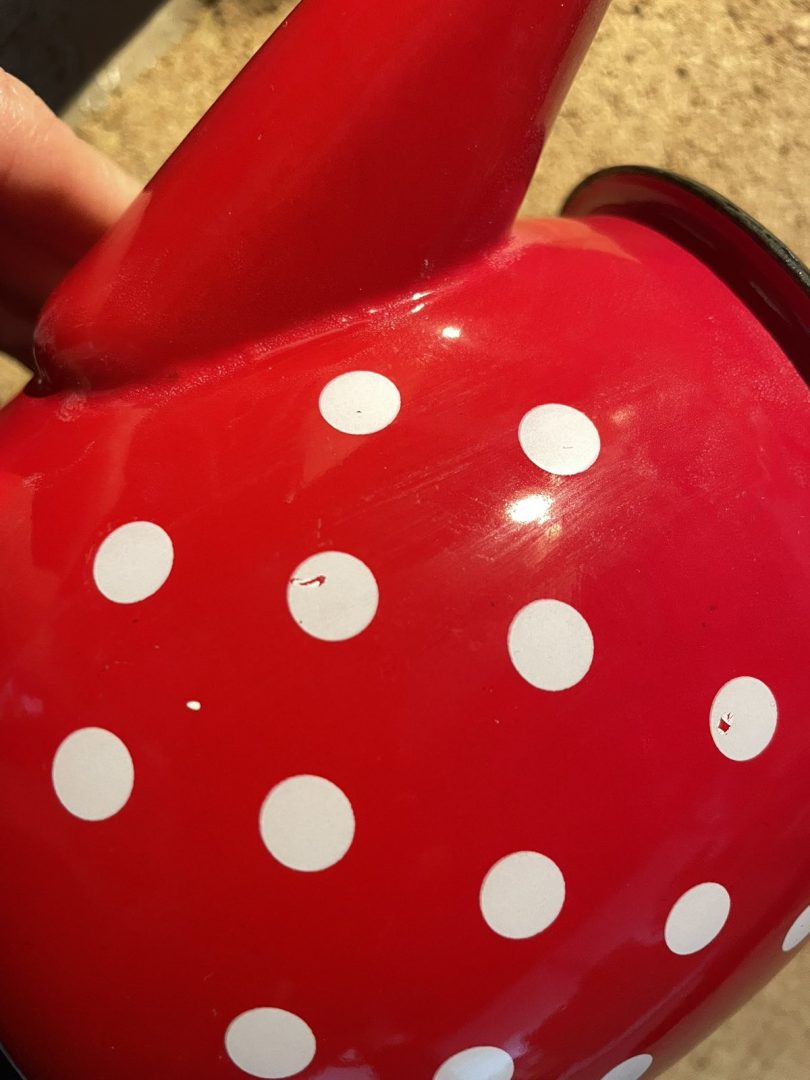 Emajliran čajnik Polka dot v RDEČI barvi 1L Isabelle Rose - Z NAPAKO - slika 3